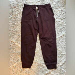 Vuori Women’s Performance Jogger, maroon S